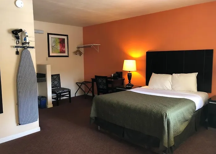 Arroyo Village Inn