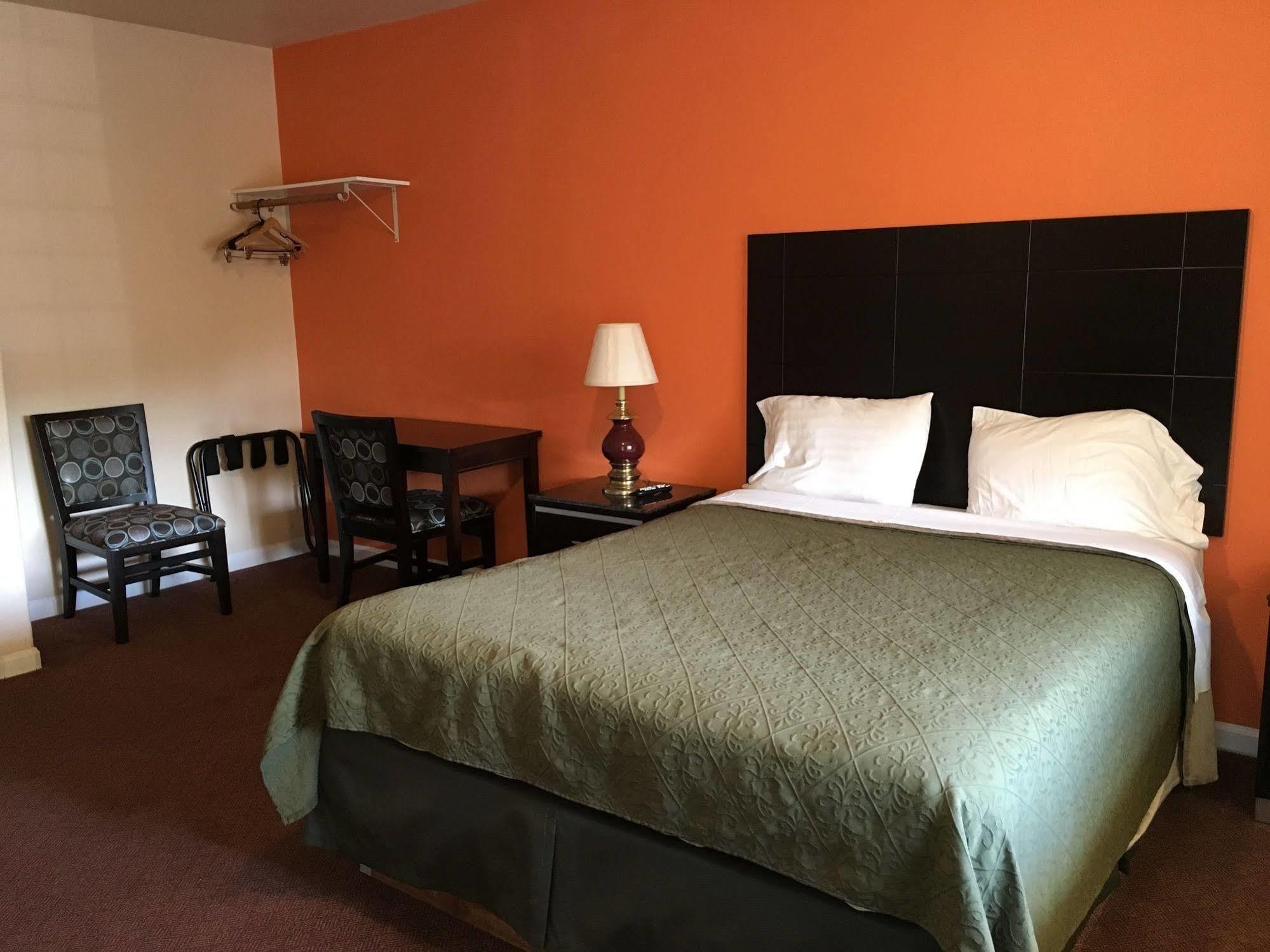 Arroyo Village Motel 2*